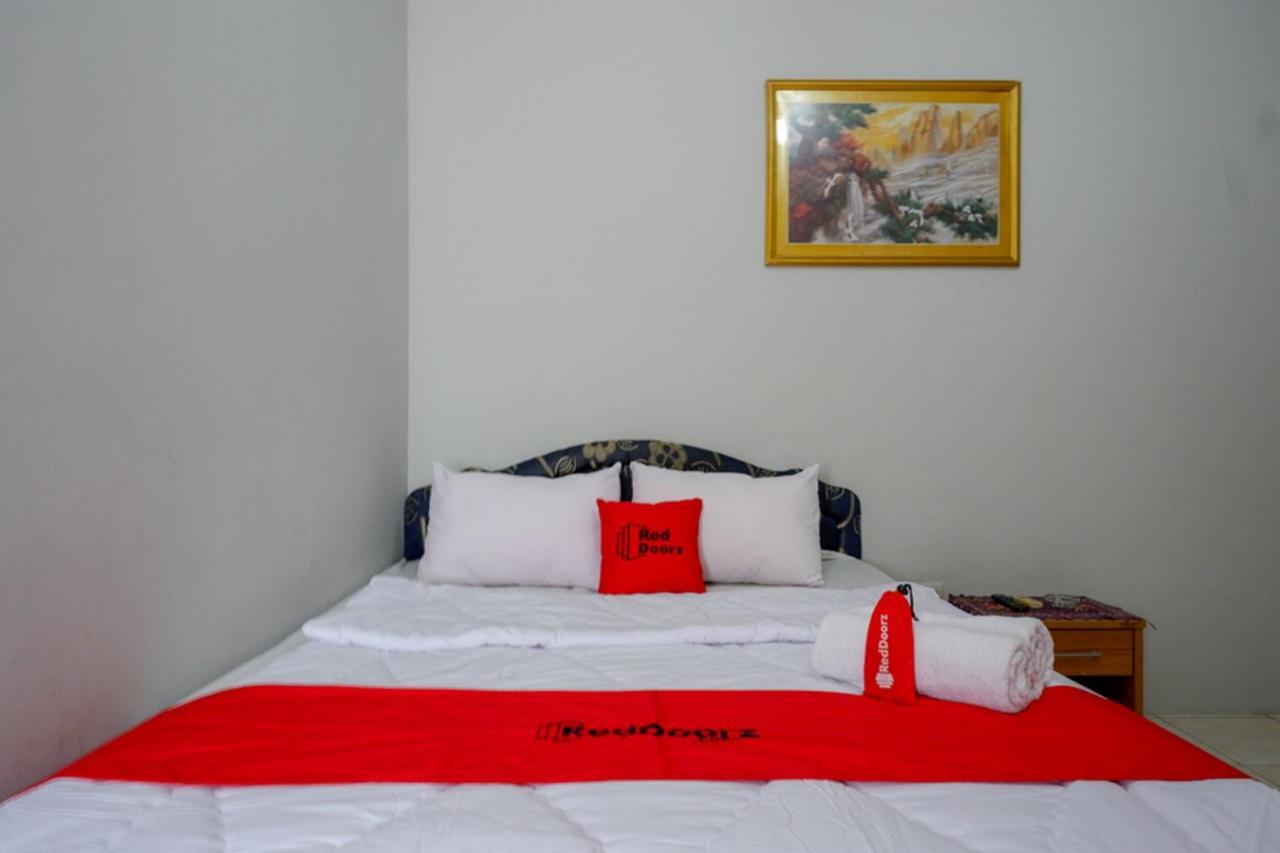 Reddoorz @ Hotel Aulia Majene Exterior foto