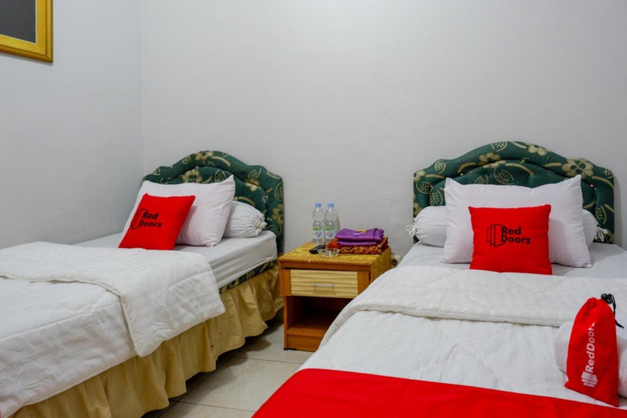 Reddoorz @ Hotel Aulia Majene Exterior foto